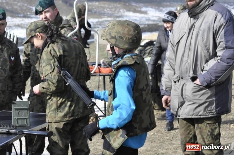 Zdjęcie w galerii na portalu naszraciborz.pl: Piknik militarny Ligi Obrony Kraju na raciborskich bulwarach  wiadomości z regionu