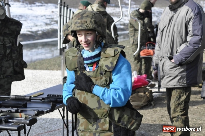 Zdjęcie w galerii na portalu naszraciborz.pl: Piknik militarny Ligi Obrony Kraju na raciborskich bulwarach  wiadomości z regionu