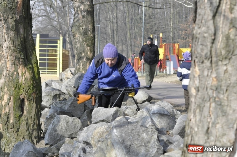 Zdjęcie w galerii na portalu naszraciborz.pl: Piknik militarny Ligi Obrony Kraju na raciborskich bulwarach  wiadomości z regionu