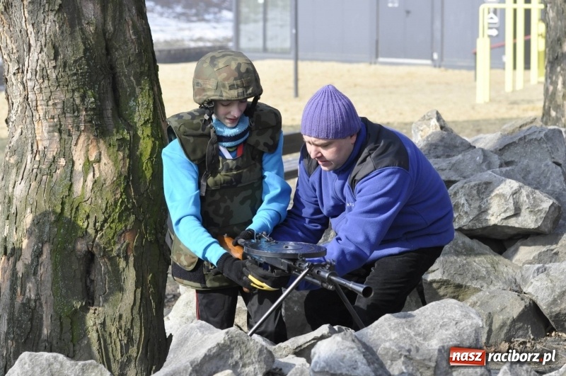 Zdjęcie w galerii na portalu naszraciborz.pl: Piknik militarny Ligi Obrony Kraju na raciborskich bulwarach  wiadomości z regionu
