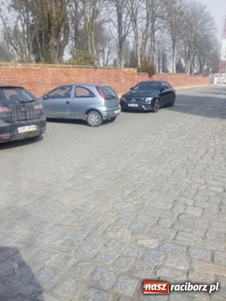 Zdjęcie w galerii na portalu naszraciborz.pl: Mistrzowie parkowania z rejestracją SRC  wiadomości z regionu