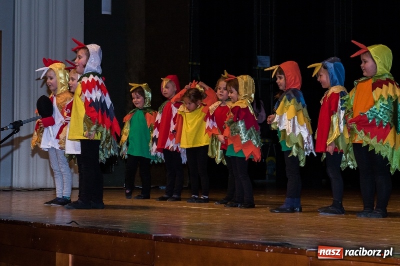 Zdjęcie w galerii na portalu naszraciborz.pl: Ptasie opowieści. Premiera przedstawienia grupy Małe Miodzio na deskach RCK  wiadomości z regionu