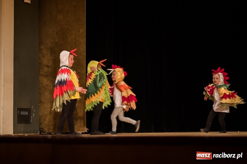 Zdjęcie w galerii na portalu naszraciborz.pl: Ptasie opowieści. Premiera przedstawienia grupy Małe Miodzio na deskach RCK  wiadomości z regionu