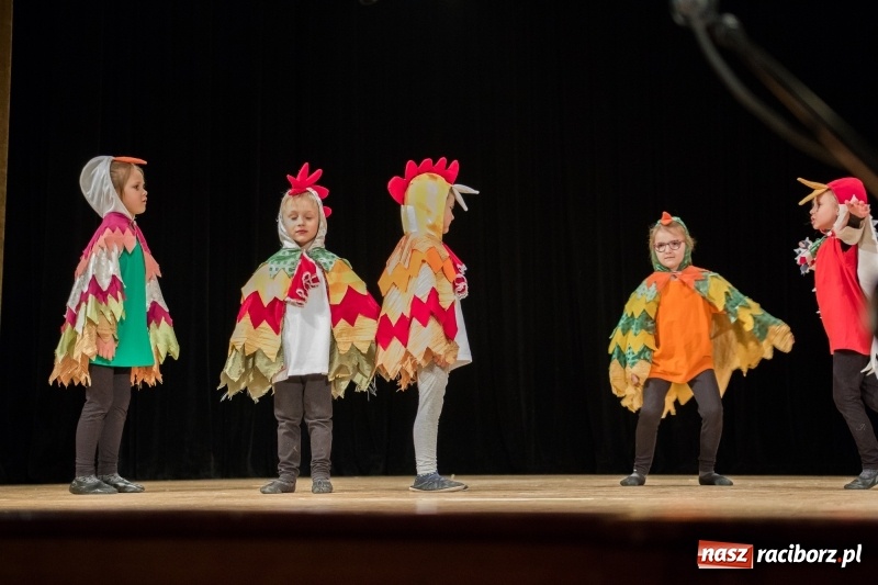 Zdjęcie w galerii na portalu naszraciborz.pl: Ptasie opowieści. Premiera przedstawienia grupy Małe Miodzio na deskach RCK  wiadomości z regionu