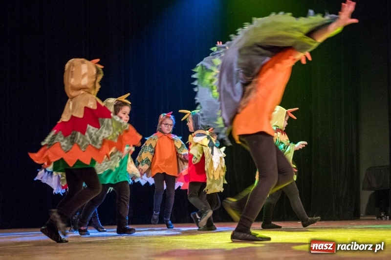 Zdjęcie w galerii na portalu naszraciborz.pl: Ptasie opowieści. Premiera przedstawienia grupy Małe Miodzio na deskach RCK  wiadomości z regionu