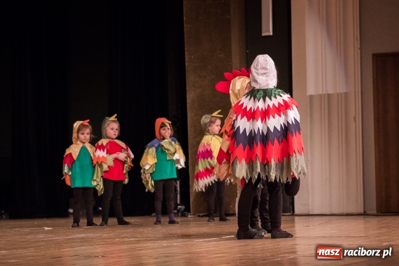 Zdjęcie w galerii na portalu naszraciborz.pl: Ptasie opowieści. Premiera przedstawienia grupy Małe Miodzio na deskach RCK  wiadomości z regionu