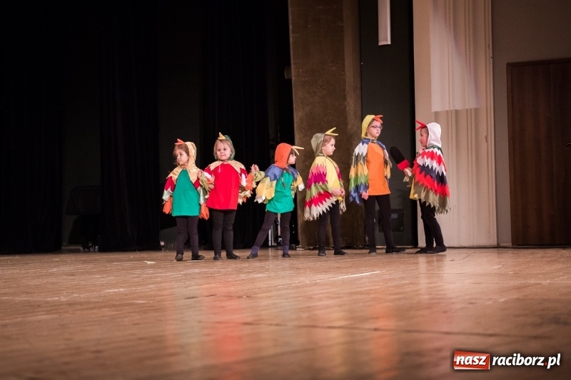 Zdjęcie w galerii na portalu naszraciborz.pl: Ptasie opowieści. Premiera przedstawienia grupy Małe Miodzio na deskach RCK  wiadomości z regionu