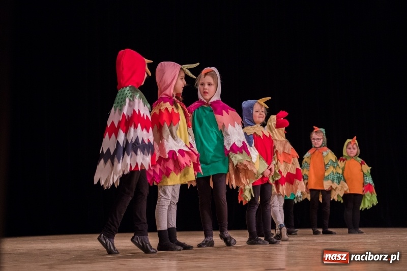 Zdjęcie w galerii na portalu naszraciborz.pl: Ptasie opowieści. Premiera przedstawienia grupy Małe Miodzio na deskach RCK  wiadomości z regionu