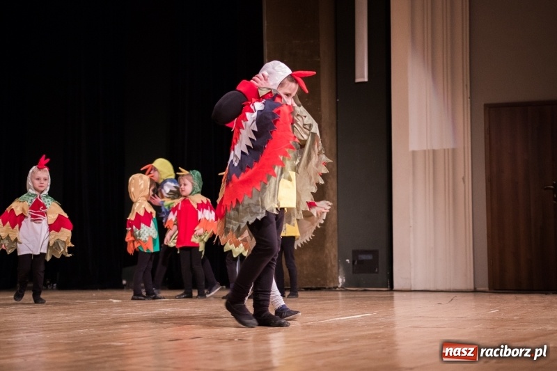 Zdjęcie w galerii na portalu naszraciborz.pl: Ptasie opowieści. Premiera przedstawienia grupy Małe Miodzio na deskach RCK  wiadomości z regionu