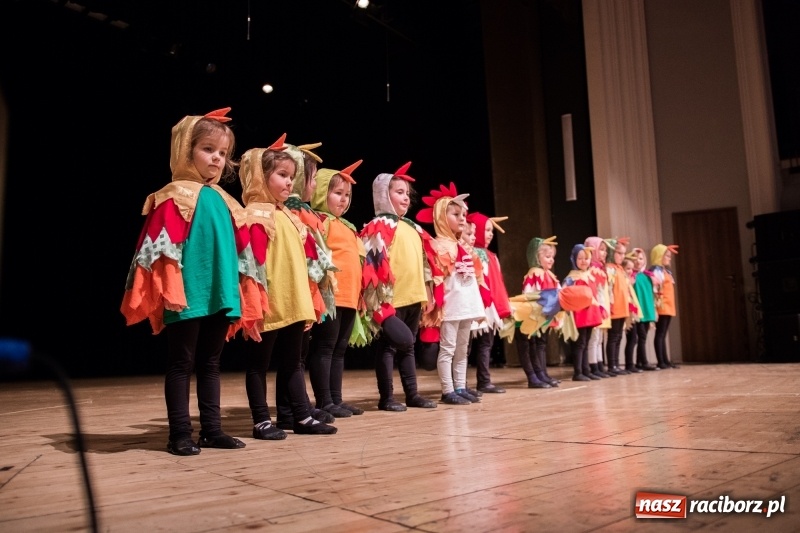 Zdjęcie w galerii na portalu naszraciborz.pl: Ptasie opowieści. Premiera przedstawienia grupy Małe Miodzio na deskach RCK  wiadomości z regionu