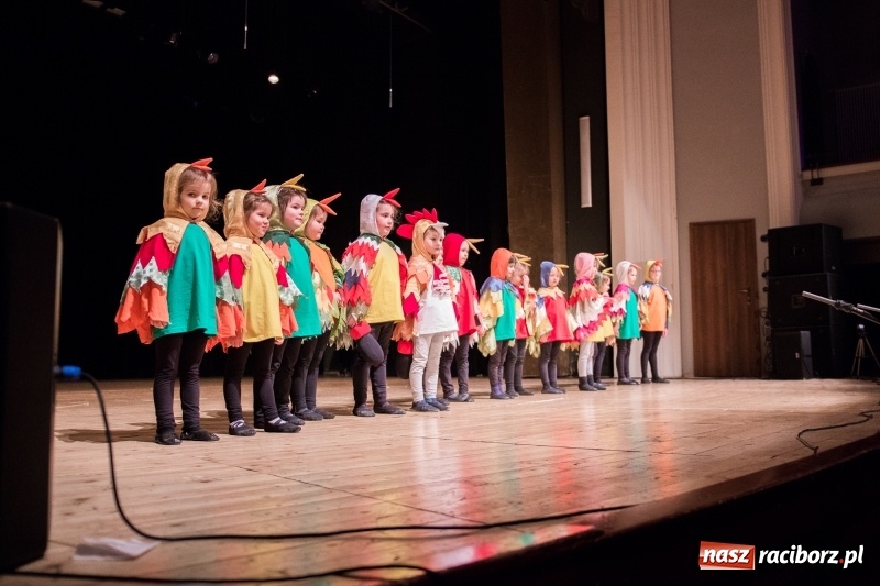 Zdjęcie w galerii na portalu naszraciborz.pl: Ptasie opowieści. Premiera przedstawienia grupy Małe Miodzio na deskach RCK  wiadomości z regionu