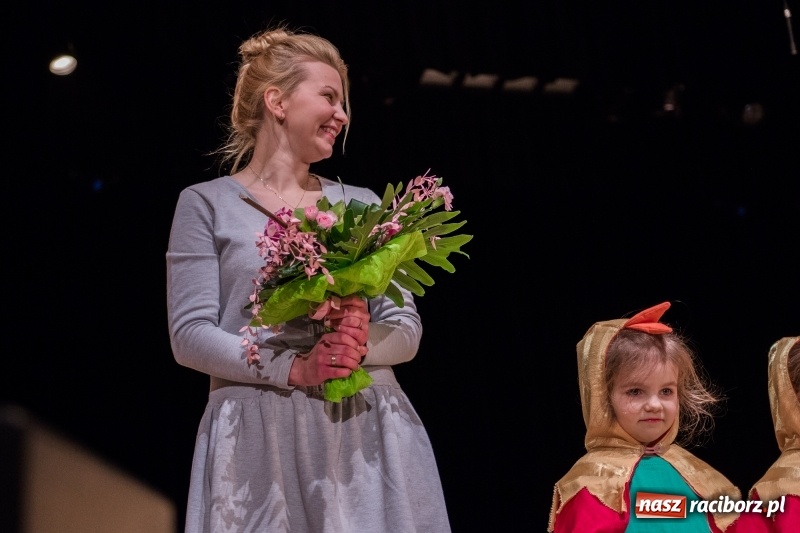 Zdjęcie w galerii na portalu naszraciborz.pl: Ptasie opowieści. Premiera przedstawienia grupy Małe Miodzio na deskach RCK  wiadomości z regionu