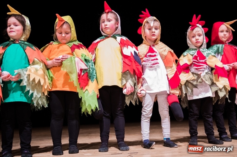 Zdjęcie w galerii na portalu naszraciborz.pl: Ptasie opowieści. Premiera przedstawienia grupy Małe Miodzio na deskach RCK  wiadomości z regionu