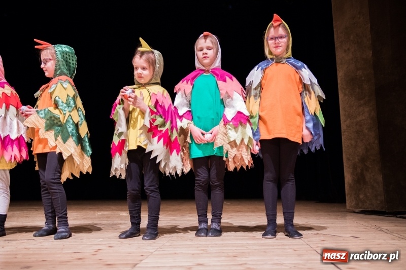 Zdjęcie w galerii na portalu naszraciborz.pl: Ptasie opowieści. Premiera przedstawienia grupy Małe Miodzio na deskach RCK  wiadomości z regionu