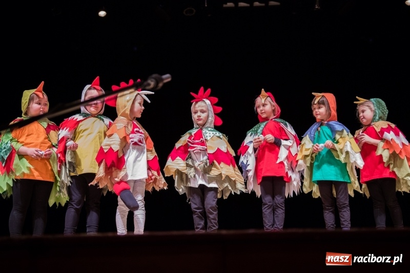 Zdjęcie w galerii na portalu naszraciborz.pl: Ptasie opowieści. Premiera przedstawienia grupy Małe Miodzio na deskach RCK  wiadomości z regionu