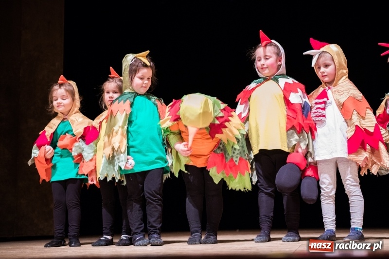 Zdjęcie w galerii na portalu naszraciborz.pl: Ptasie opowieści. Premiera przedstawienia grupy Małe Miodzio na deskach RCK  wiadomości z regionu