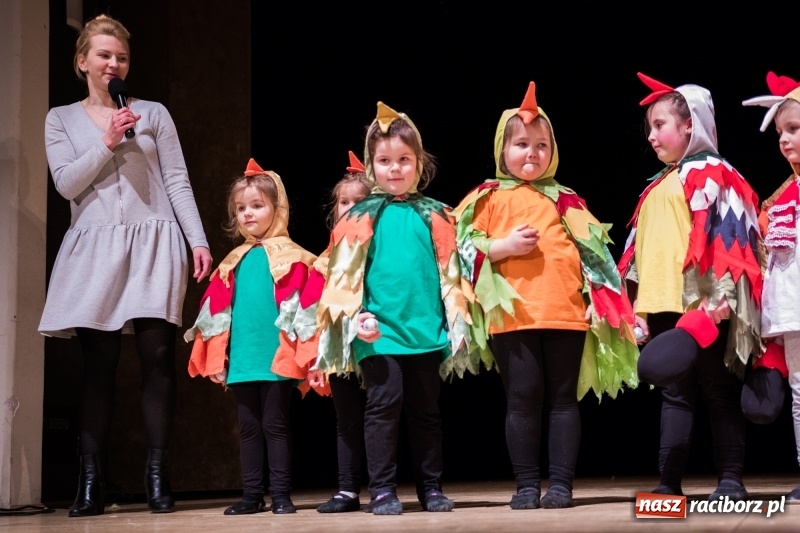 Zdjęcie w galerii na portalu naszraciborz.pl: Ptasie opowieści. Premiera przedstawienia grupy Małe Miodzio na deskach RCK  wiadomości z regionu