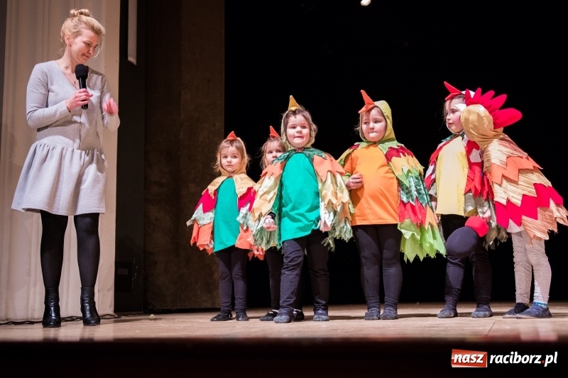 Zdjęcie w galerii na portalu naszraciborz.pl: Ptasie opowieści. Premiera przedstawienia grupy Małe Miodzio na deskach RCK  wiadomości z regionu