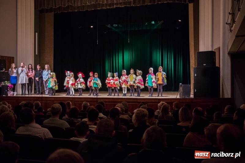 Zdjęcie w galerii na portalu naszraciborz.pl: Ptasie opowieści. Premiera przedstawienia grupy Małe Miodzio na deskach RCK  wiadomości z regionu