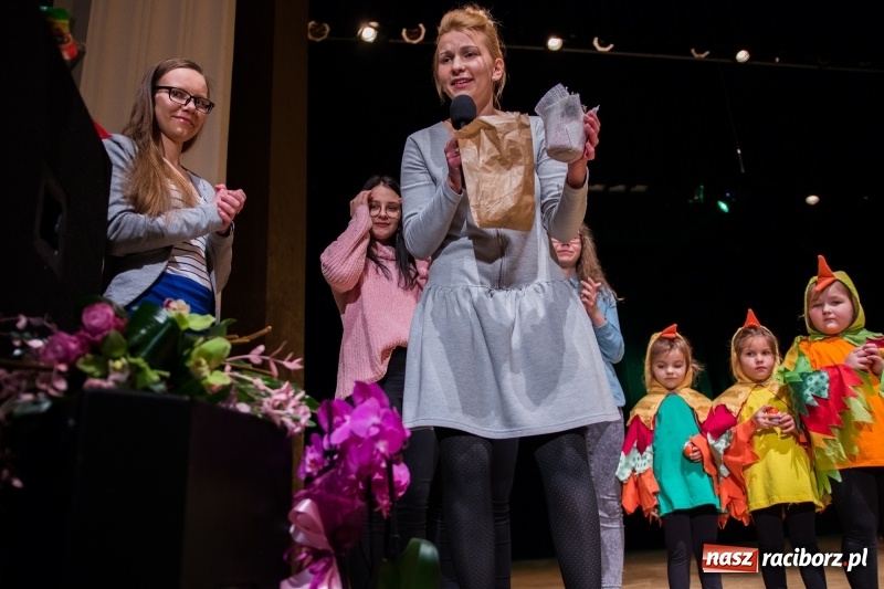 Zdjęcie w galerii na portalu naszraciborz.pl: Ptasie opowieści. Premiera przedstawienia grupy Małe Miodzio na deskach RCK  wiadomości z regionu