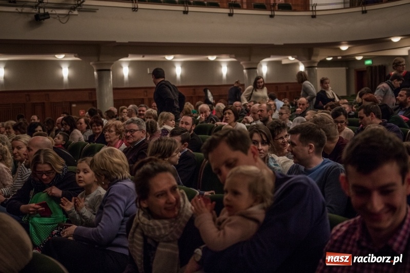 Zdjęcie w galerii na portalu naszraciborz.pl: Ptasie opowieści. Premiera przedstawienia grupy Małe Miodzio na deskach RCK  wiadomości z regionu