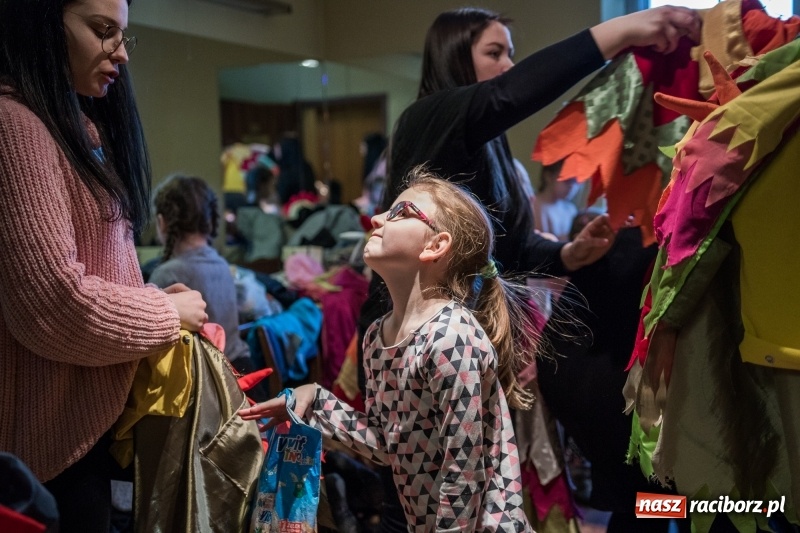 Zdjęcie w galerii na portalu naszraciborz.pl: Ptasie opowieści. Premiera przedstawienia grupy Małe Miodzio na deskach RCK  wiadomości z regionu