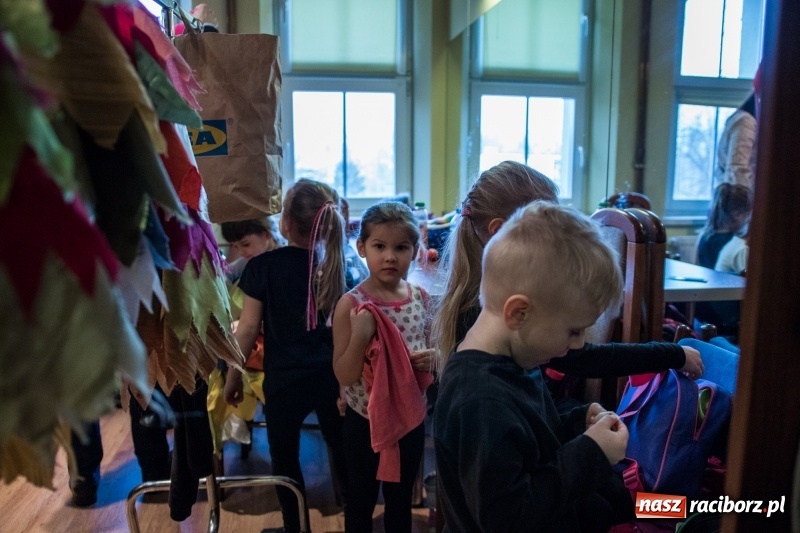 Zdjęcie w galerii na portalu naszraciborz.pl: Ptasie opowieści. Premiera przedstawienia grupy Małe Miodzio na deskach RCK  wiadomości z regionu