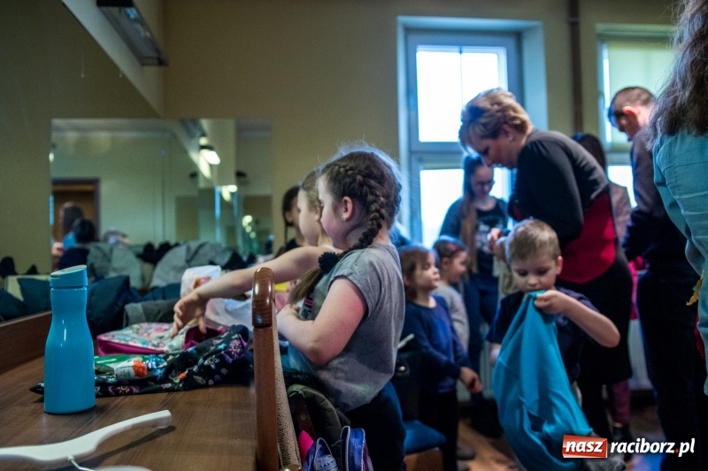 Zdjęcie w galerii na portalu naszraciborz.pl: Ptasie opowieści. Premiera przedstawienia grupy Małe Miodzio na deskach RCK  wiadomości z regionu