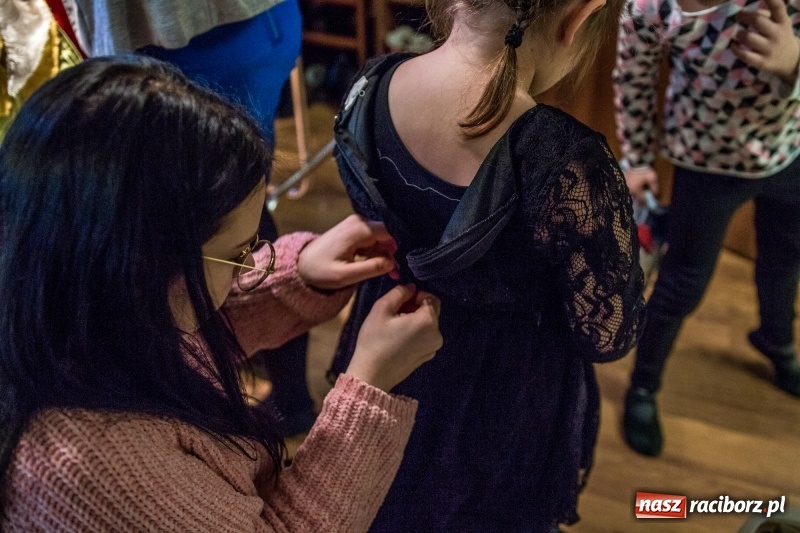 Zdjęcie w galerii na portalu naszraciborz.pl: Ptasie opowieści. Premiera przedstawienia grupy Małe Miodzio na deskach RCK  wiadomości z regionu