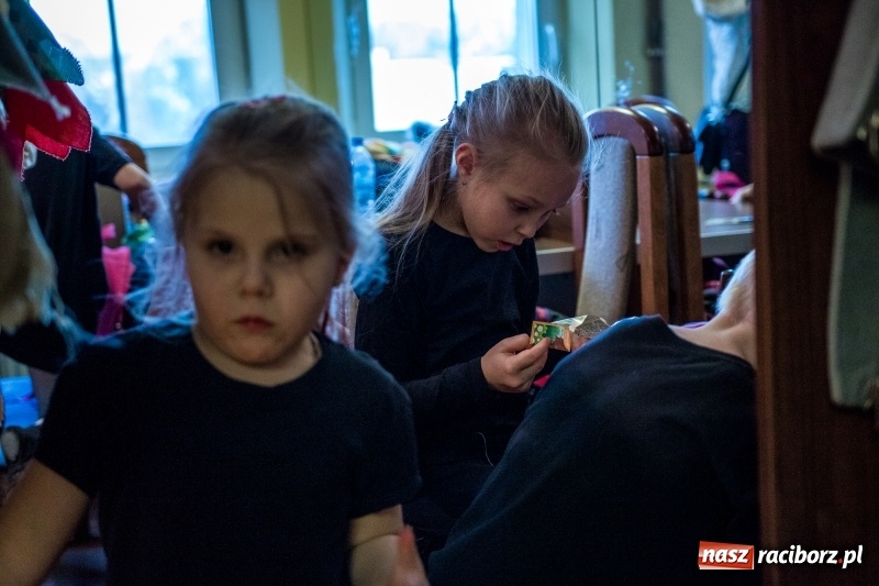 Zdjęcie w galerii na portalu naszraciborz.pl: Ptasie opowieści. Premiera przedstawienia grupy Małe Miodzio na deskach RCK  wiadomości z regionu