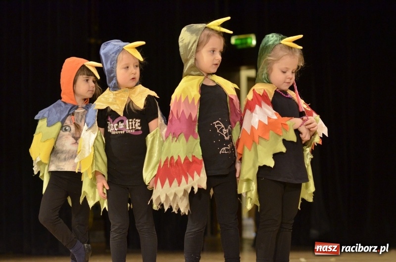 Zdjęcie w galerii na portalu naszraciborz.pl: Ptasie opowieści. Premiera przedstawienia grupy Małe Miodzio na deskach RCK  wiadomości z regionu
