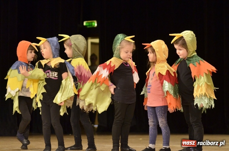 Zdjęcie w galerii na portalu naszraciborz.pl: Ptasie opowieści. Premiera przedstawienia grupy Małe Miodzio na deskach RCK  wiadomości z regionu