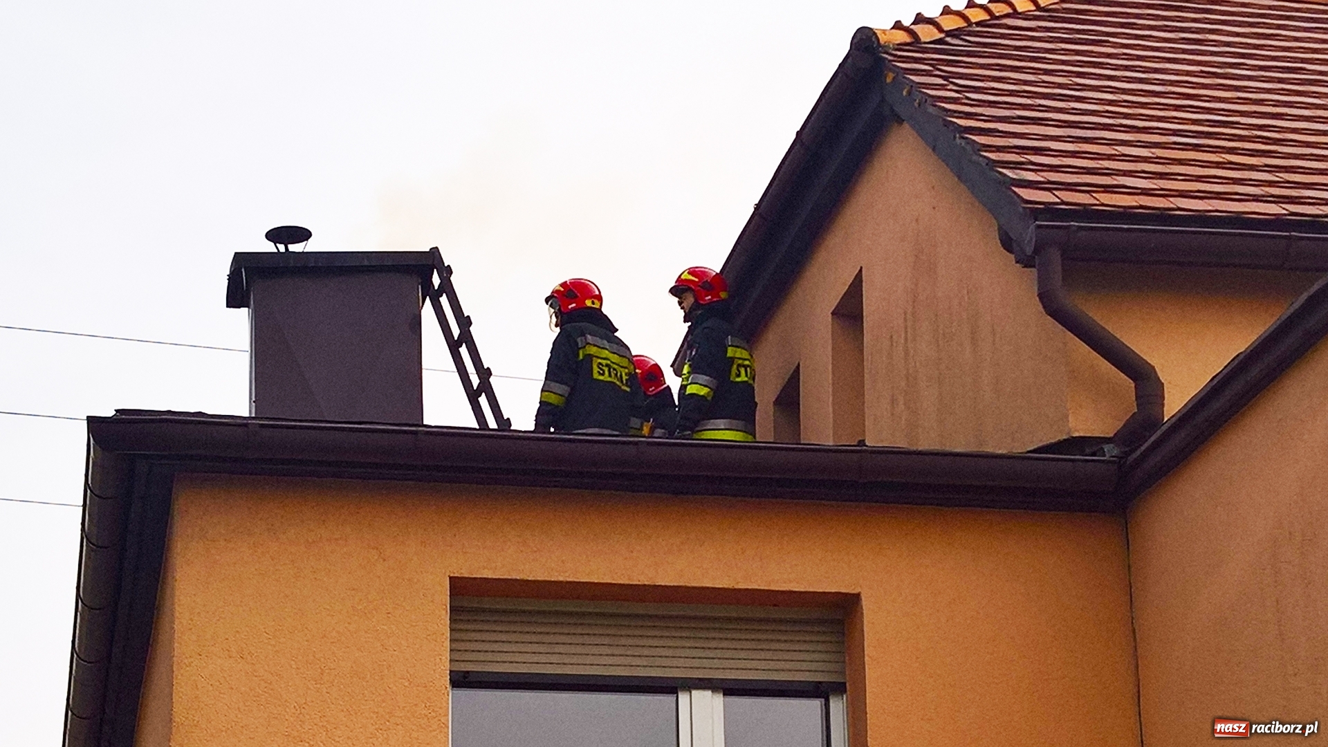 Zdjęcie w galerii na portalu naszraciborz.pl: Pożar sadzy w kominie w Borucinie wiadomości z regionu