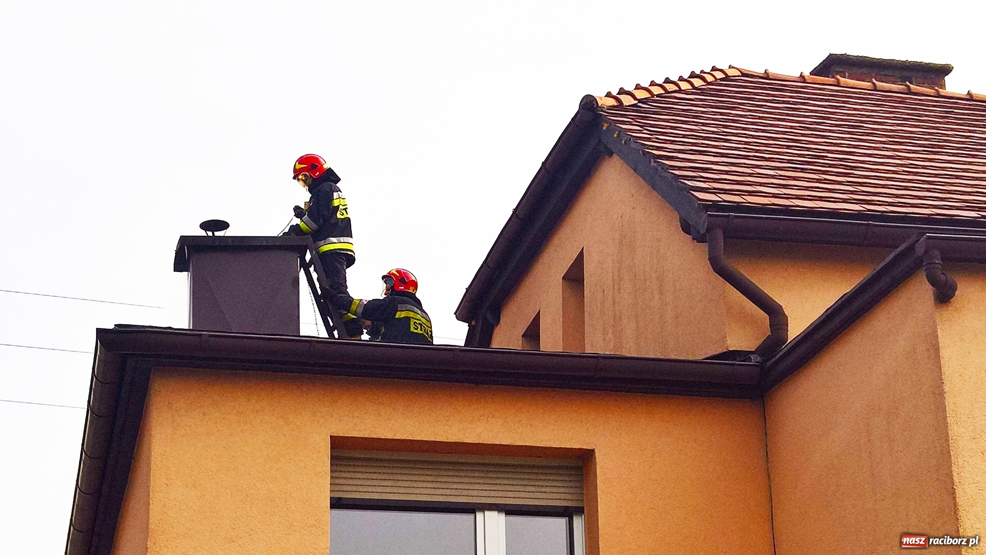 Zdjęcie w galerii na portalu naszraciborz.pl: Pożar sadzy w kominie w Borucinie wiadomości z regionu