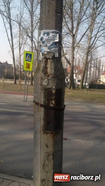 Zdjęcie w galerii na portalu naszraciborz.pl: Czytelniczka alarmuje. Na Warszawskiej może dojść do nieszczęścia wiadomości z regionu