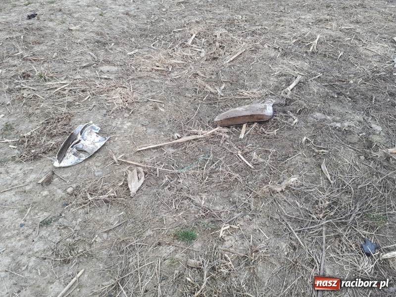 Zdjęcie w galerii na portalu naszraciborz.pl: Kolizja na DK45 Racibórz-Bieńkowice. 27-latek zjechał z drogi, aby uniknąć zderzenia, a następnie dachował  wiadomości z regionu