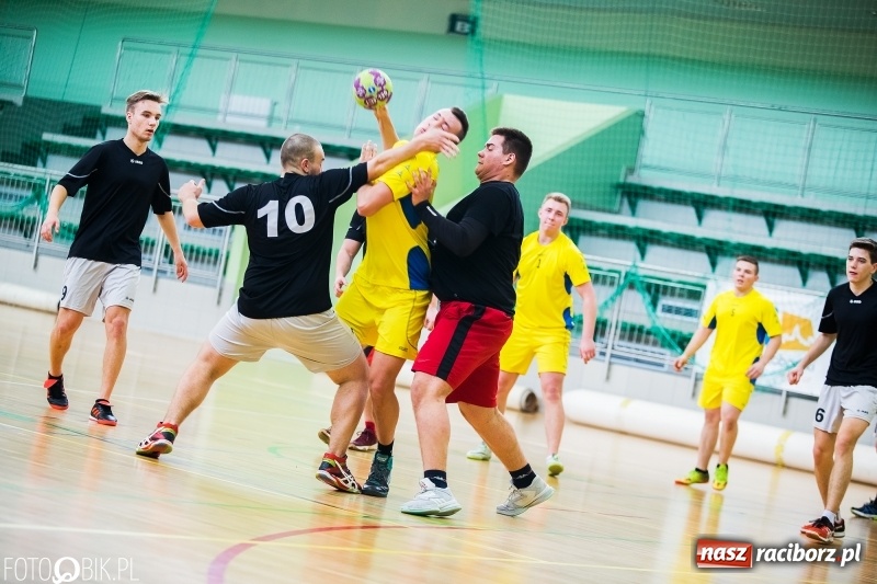 Zdjęcie w galerii na portalu naszraciborz.pl: Finały Miejskie Szkół Ponadgimnazjalnych w Piłce Ręcznej  wiadomości z regionu
