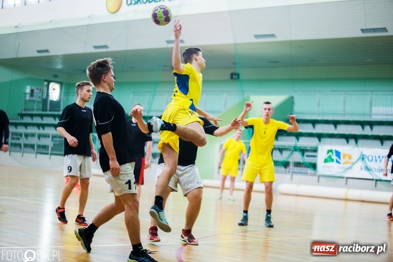 Zdjęcie w galerii na portalu naszraciborz.pl: Finały Miejskie Szkół Ponadgimnazjalnych w Piłce Ręcznej  wiadomości z regionu