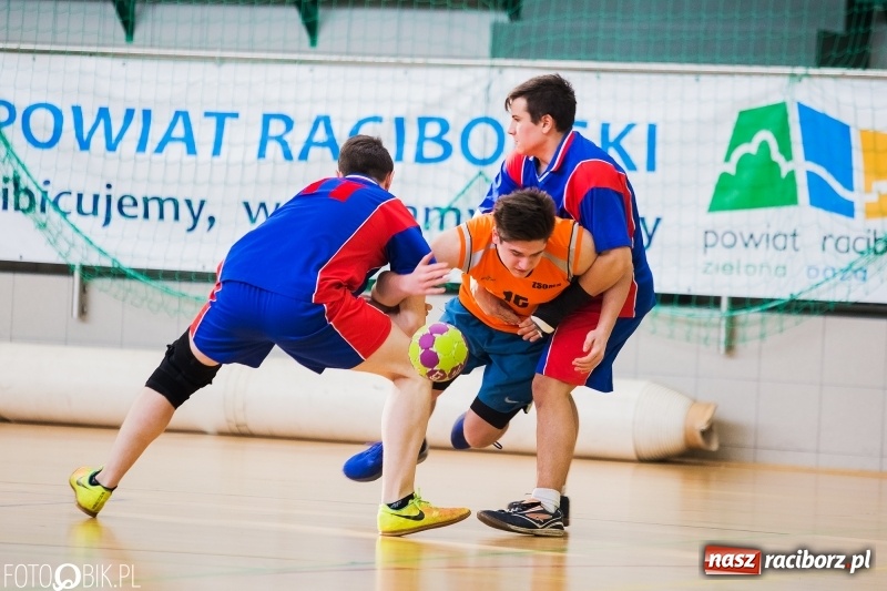 Zdjęcie w galerii na portalu naszraciborz.pl: Finały Miejskie Szkół Ponadgimnazjalnych w Piłce Ręcznej  wiadomości z regionu