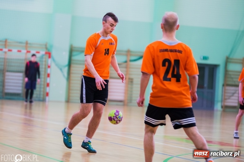 Zdjęcie w galerii na portalu naszraciborz.pl: Finały Miejskie Szkół Ponadgimnazjalnych w Piłce Ręcznej  wiadomości z regionu