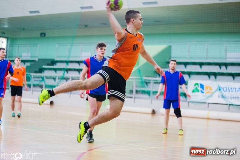 Zdjęcie w galerii na portalu naszraciborz.pl: Finały Miejskie Szkół Ponadgimnazjalnych w Piłce Ręcznej  wiadomości z regionu