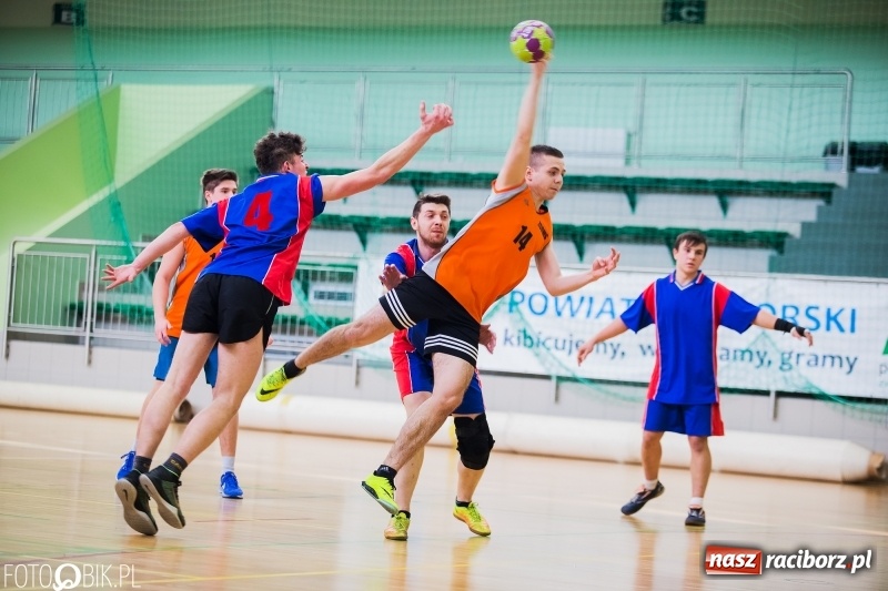 Zdjęcie w galerii na portalu naszraciborz.pl: Finały Miejskie Szkół Ponadgimnazjalnych w Piłce Ręcznej  wiadomości z regionu