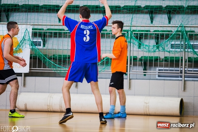 Zdjęcie w galerii na portalu naszraciborz.pl: Finały Miejskie Szkół Ponadgimnazjalnych w Piłce Ręcznej  wiadomości z regionu