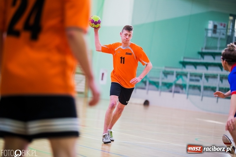 Zdjęcie w galerii na portalu naszraciborz.pl: Finały Miejskie Szkół Ponadgimnazjalnych w Piłce Ręcznej  wiadomości z regionu