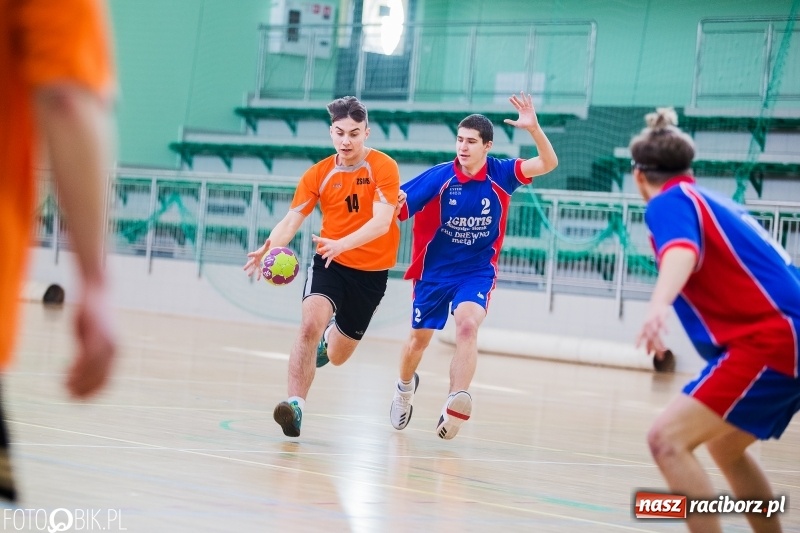 Zdjęcie w galerii na portalu naszraciborz.pl: Finały Miejskie Szkół Ponadgimnazjalnych w Piłce Ręcznej  wiadomości z regionu