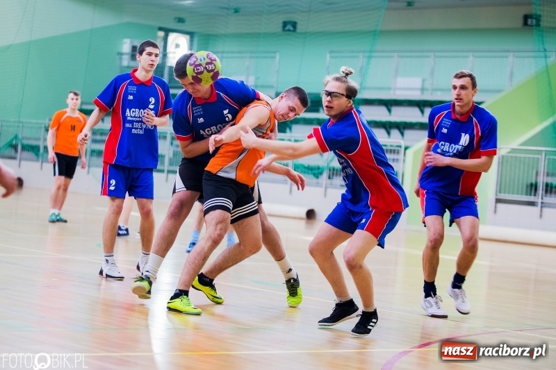 Zdjęcie w galerii na portalu naszraciborz.pl: Finały Miejskie Szkół Ponadgimnazjalnych w Piłce Ręcznej  wiadomości z regionu