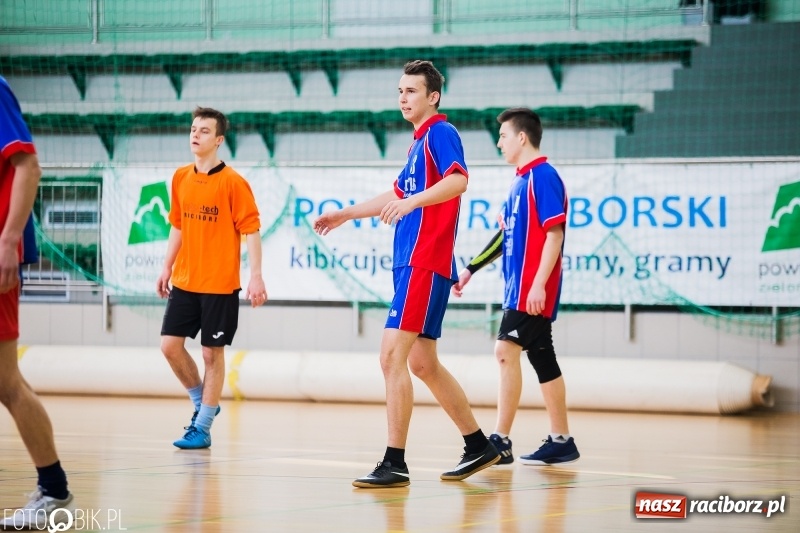 Zdjęcie w galerii na portalu naszraciborz.pl: Finały Miejskie Szkół Ponadgimnazjalnych w Piłce Ręcznej  wiadomości z regionu