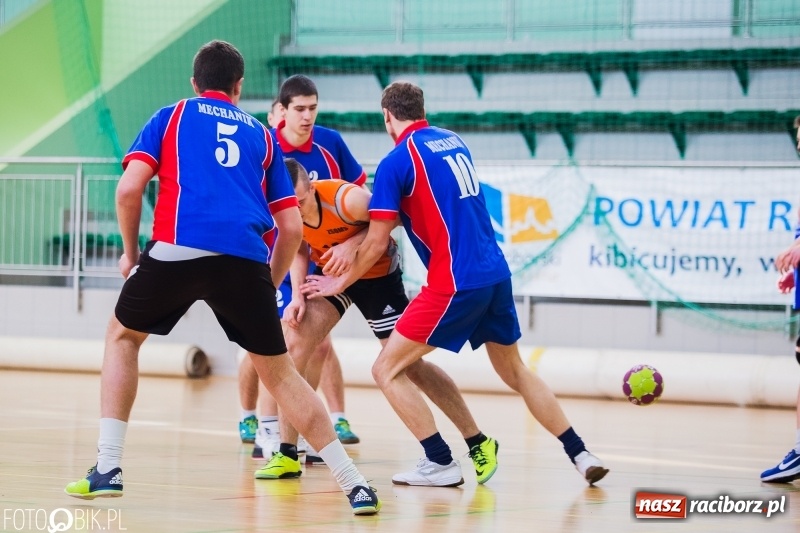 Zdjęcie w galerii na portalu naszraciborz.pl: Finały Miejskie Szkół Ponadgimnazjalnych w Piłce Ręcznej  wiadomości z regionu