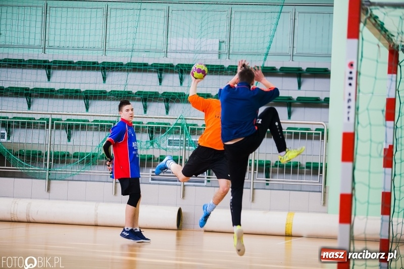 Zdjęcie w galerii na portalu naszraciborz.pl: Finały Miejskie Szkół Ponadgimnazjalnych w Piłce Ręcznej  wiadomości z regionu