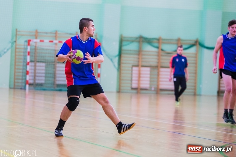 Zdjęcie w galerii na portalu naszraciborz.pl: Finały Miejskie Szkół Ponadgimnazjalnych w Piłce Ręcznej  wiadomości z regionu